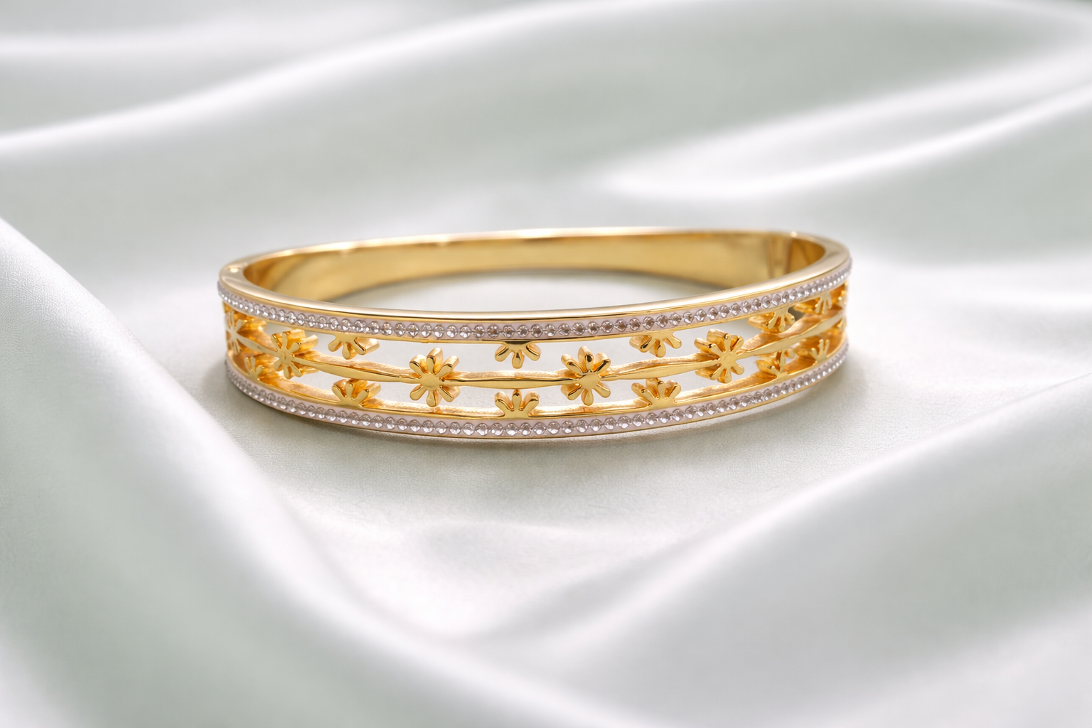 Luxury Gold Bloom Bracelet – Diamond Finish₹